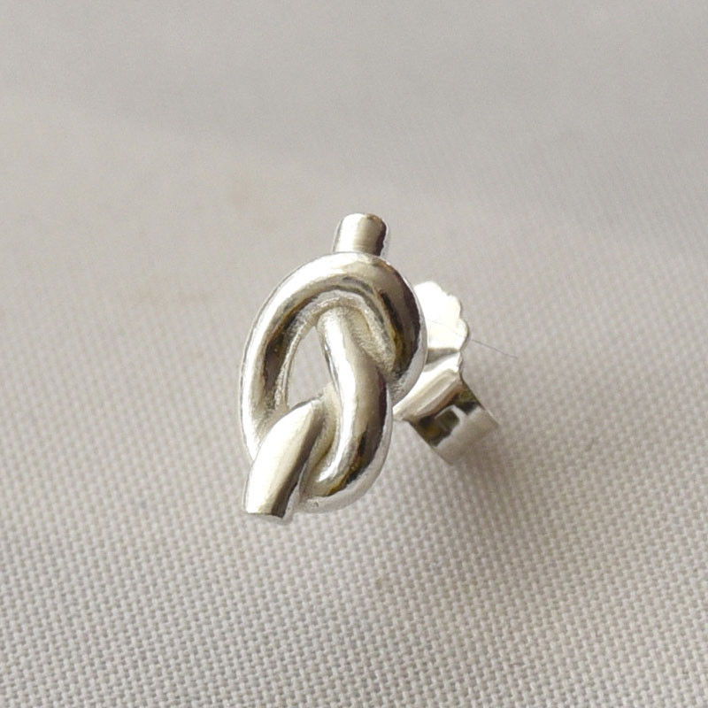 Knut Örhängen i Silver för Dam