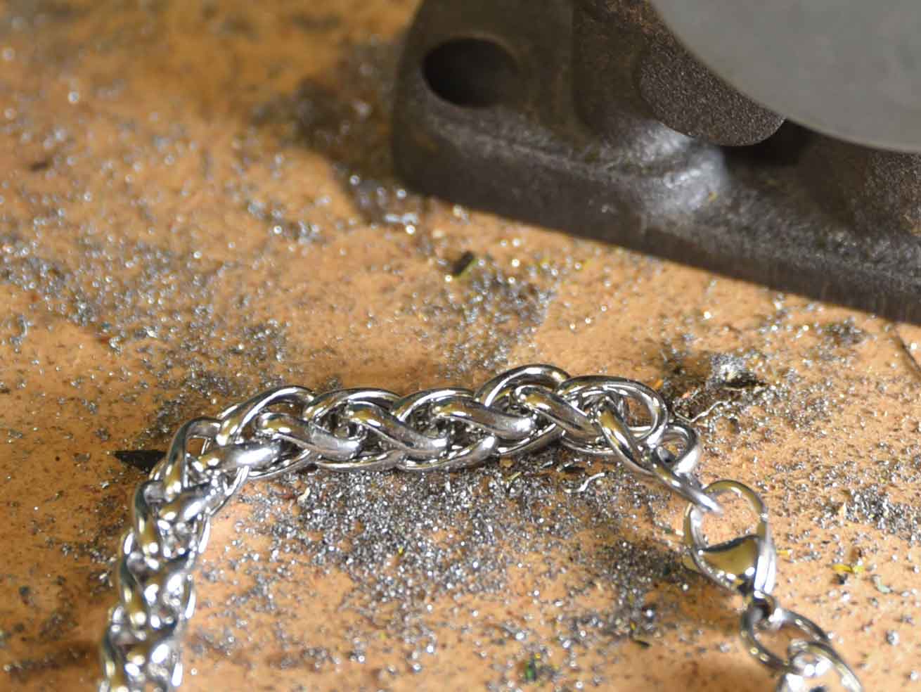 Design och precision inspirerade av racingvärlden, grunden för Comfort Racings formspråk och smycken.